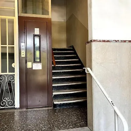 Ampio Storico In Pieno Centro *