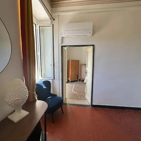 Ampio Storico In Pieno Centro